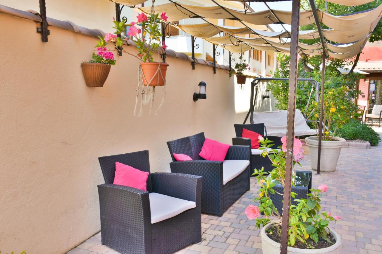 Flowery Aparthotel 2*