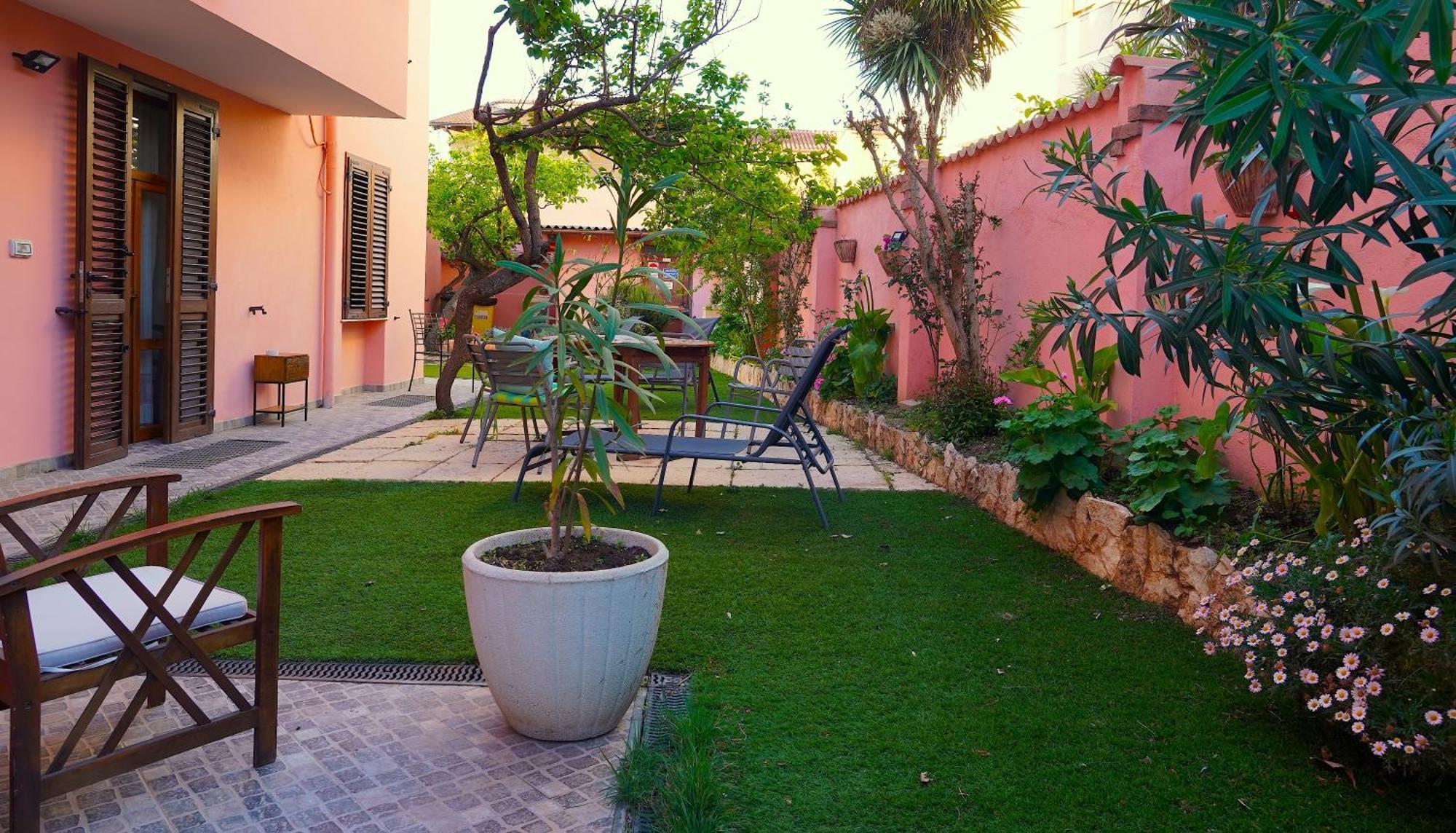 Flowery Aparthotel 2*
