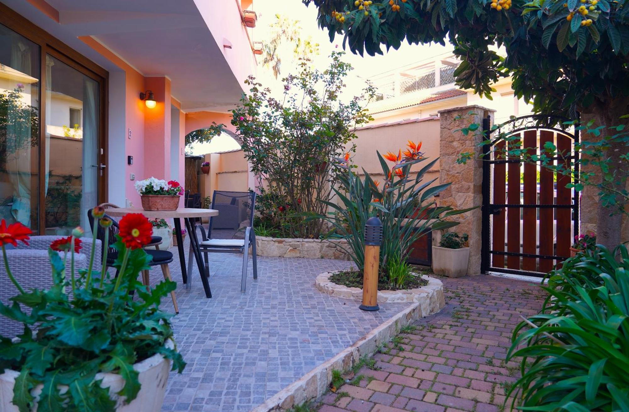Flowery Aparthotel